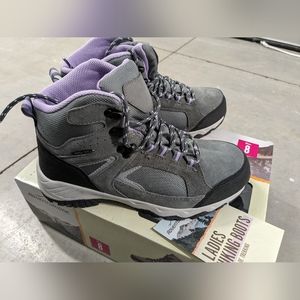 Adventuridge Ladies Hiking Boots Size 8